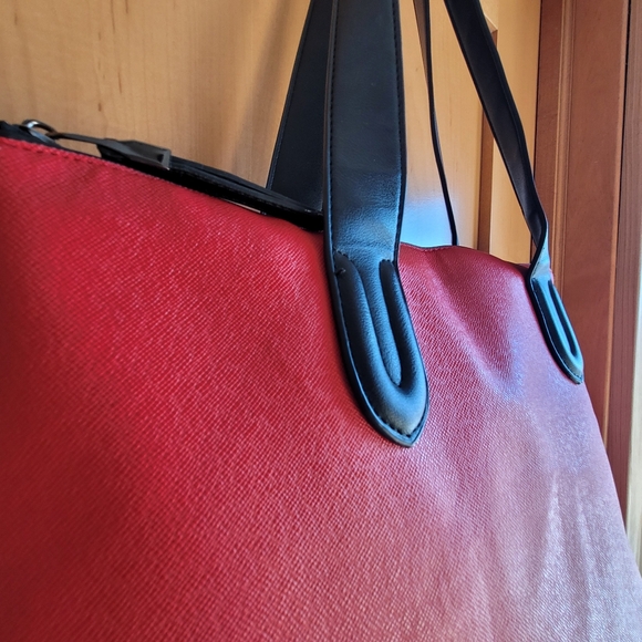 Carpisa Italian Red PVC Tote - Picture 3 of 12